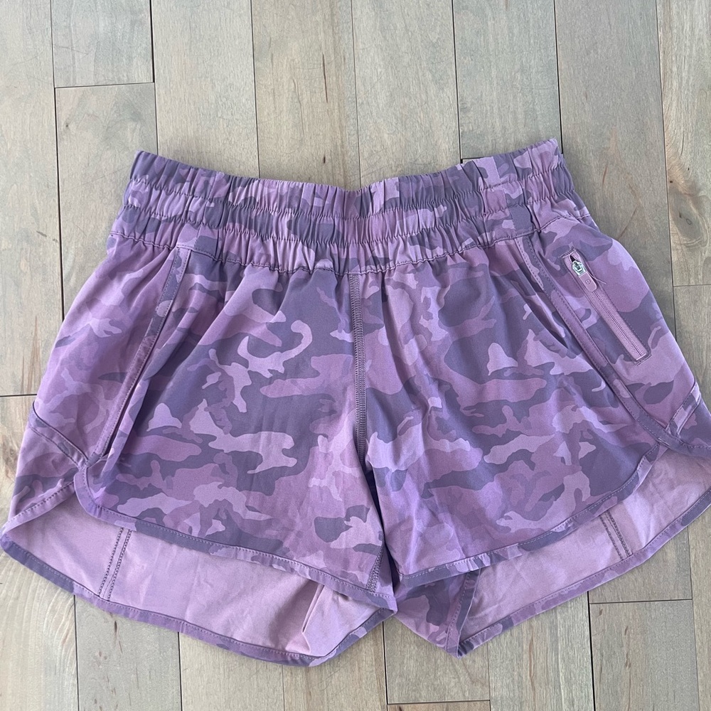 Lululemon Tracker Short - pink/purple camo